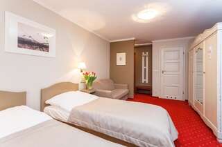 Отель Hotel Czarna Róża Торунь Двухместный номер с 2 отдельными кроватями-16