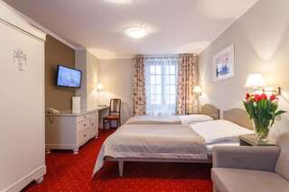 Отель Hotel Czarna Róża Торунь Двухместный номер с 2 отдельными кроватями-9